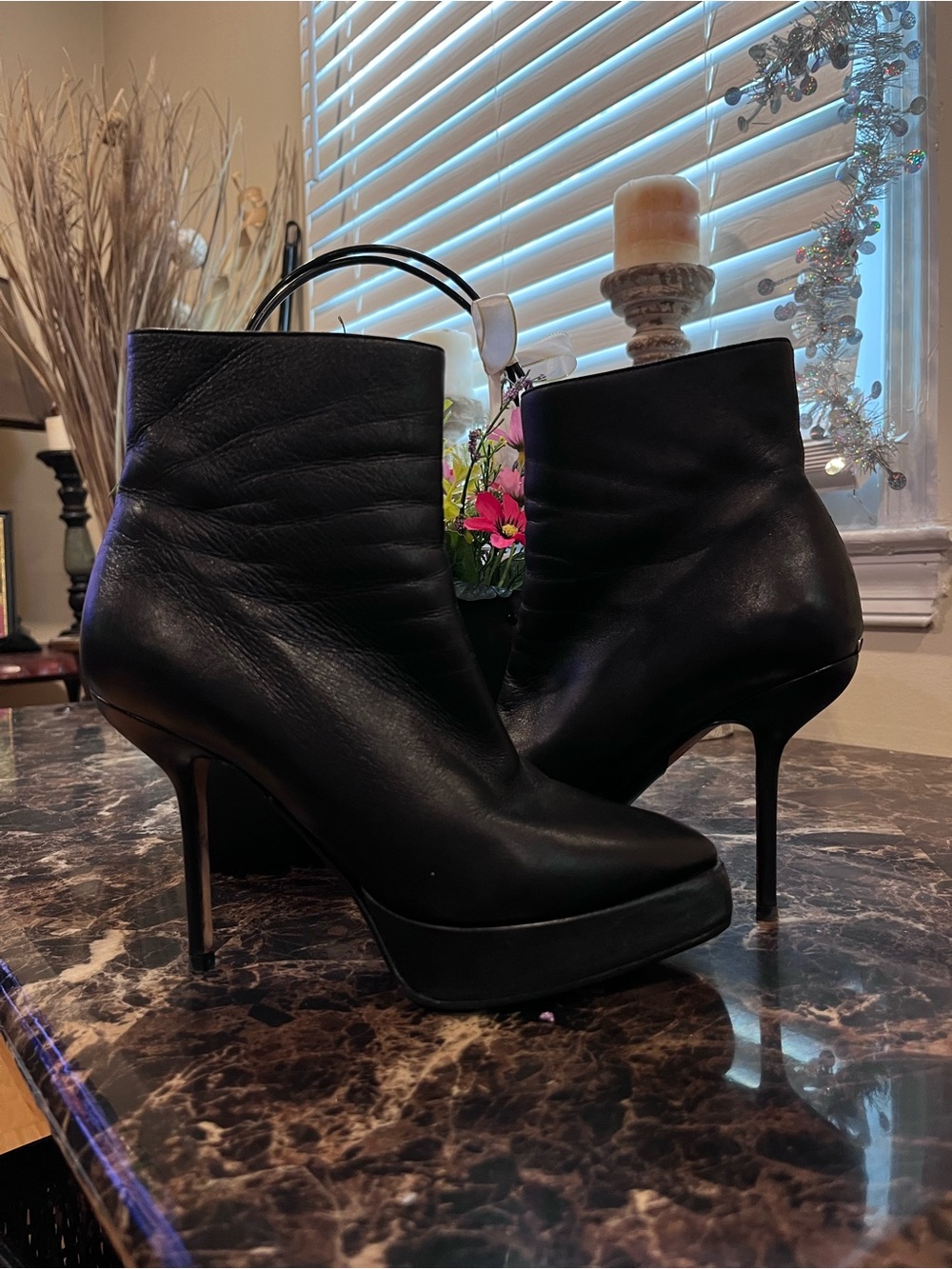 Christian Dior
Stiletto/Side Zip
Calfskin bc
Ankle Leather Boots
Size 37.5 EU Wo
